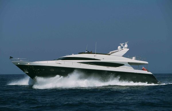 Luxury Power Yacht - 97' Princess 95MY - The luxury yacht in the sea