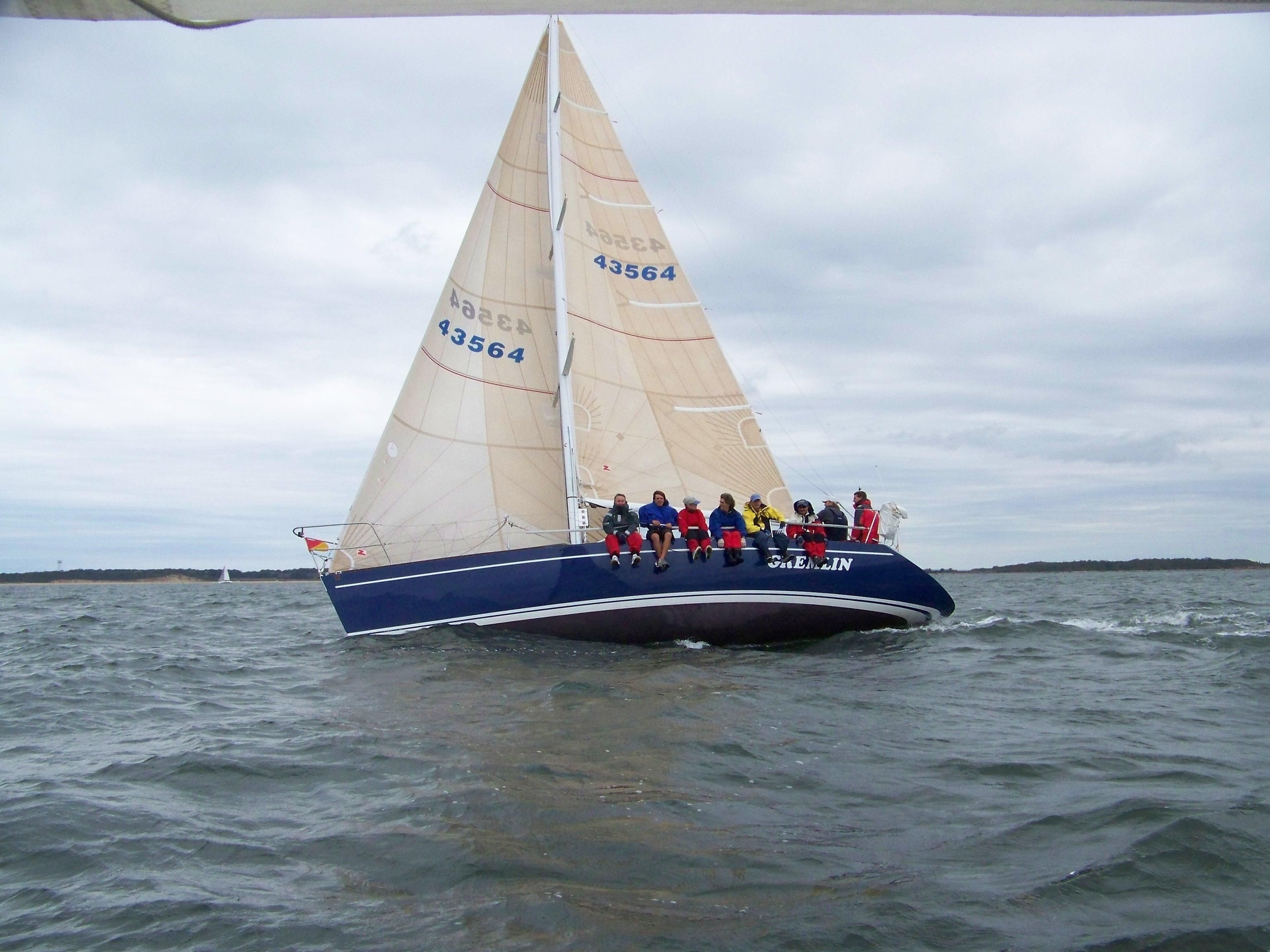 cruiser racer sailboat
