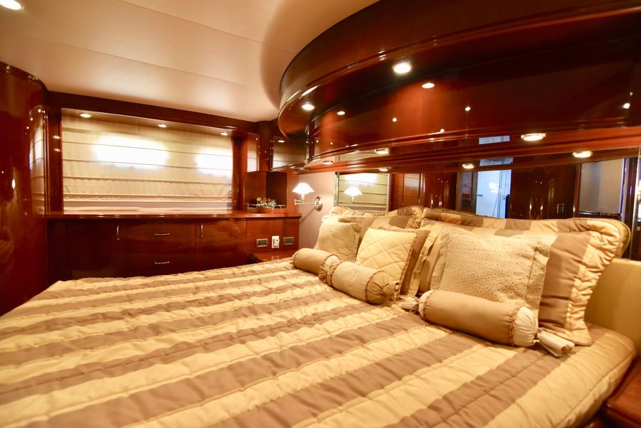 Marquis 59 Pilothouse Master Stateroom