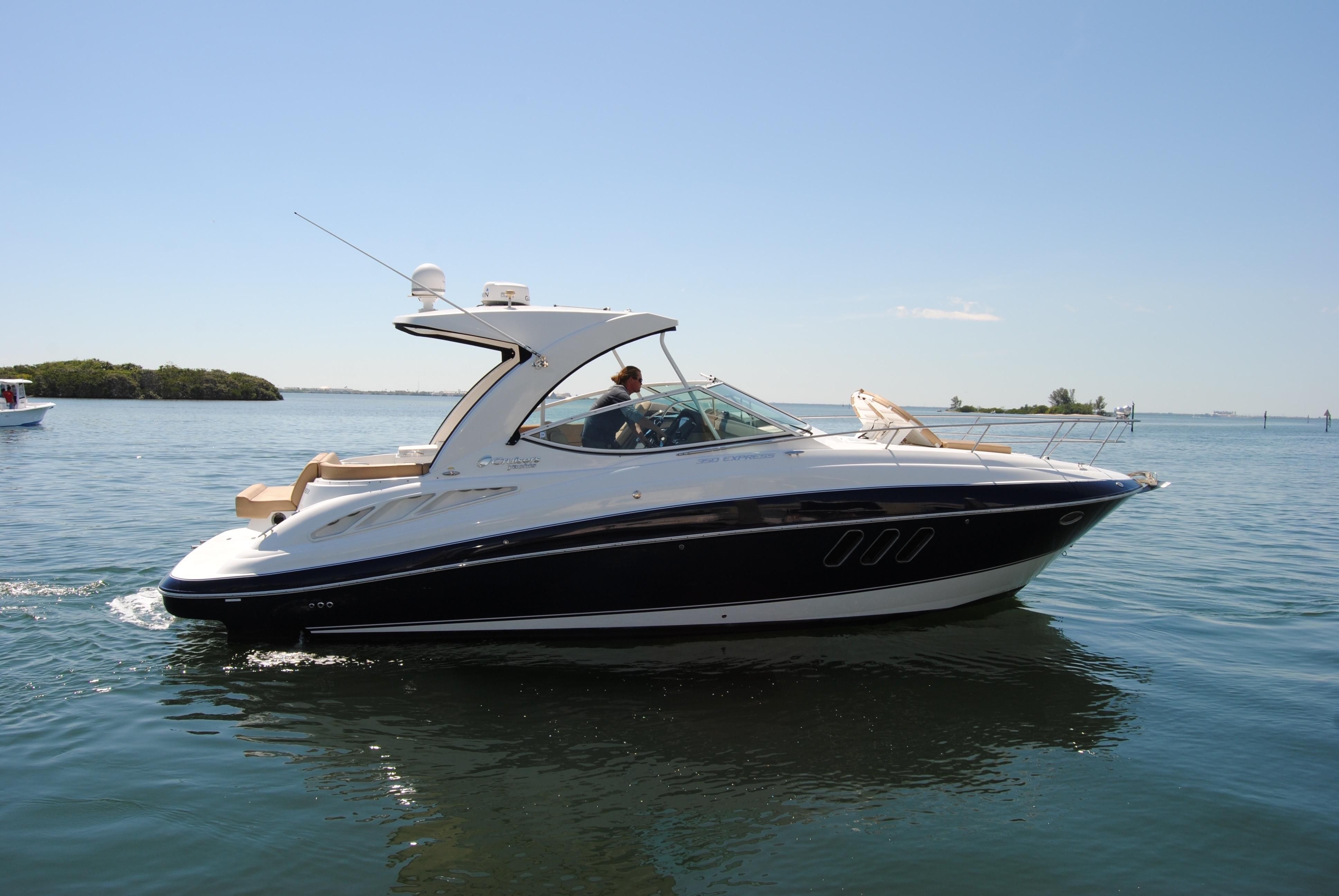 cruisers yachts 350 express for sale
