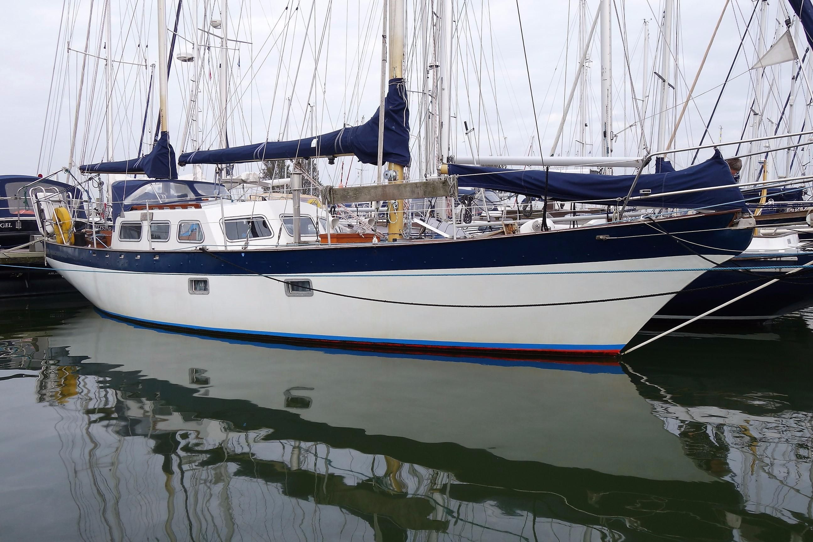 35 foot sailing yacht