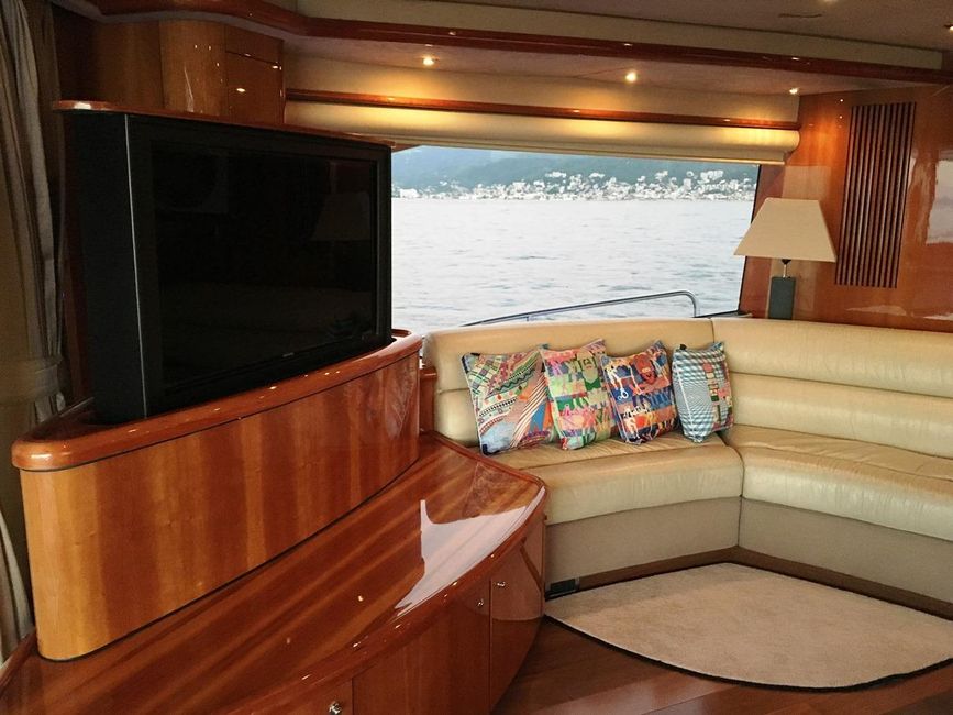 Sunseeker 82 Yacht Salon Interior