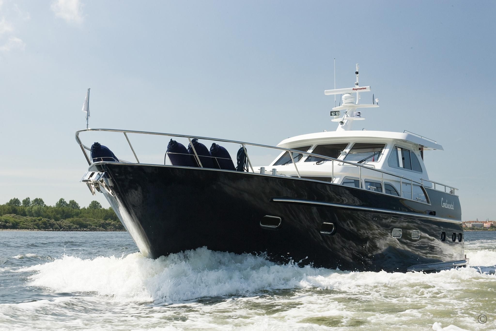 yacht 15m price
