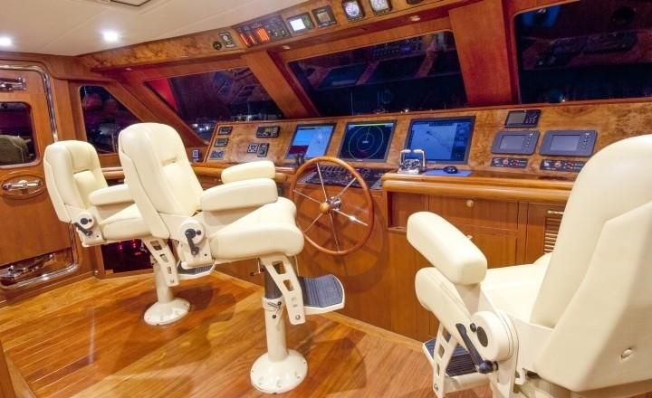Offshore 90 Voyager Pilothouse