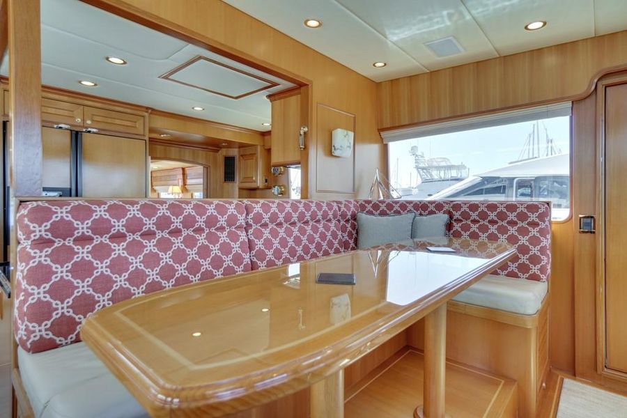 Offshore 76 Pilothouse Seating