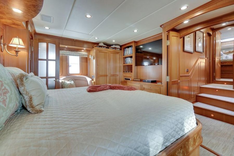 Offshore 76 Master Bed