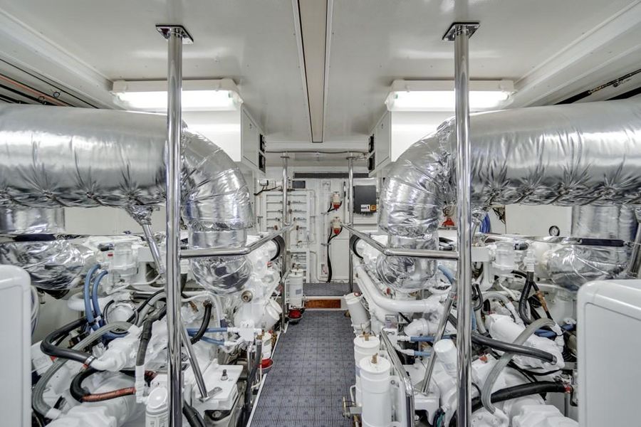 Offshore 76 Motoryacht Engine Room