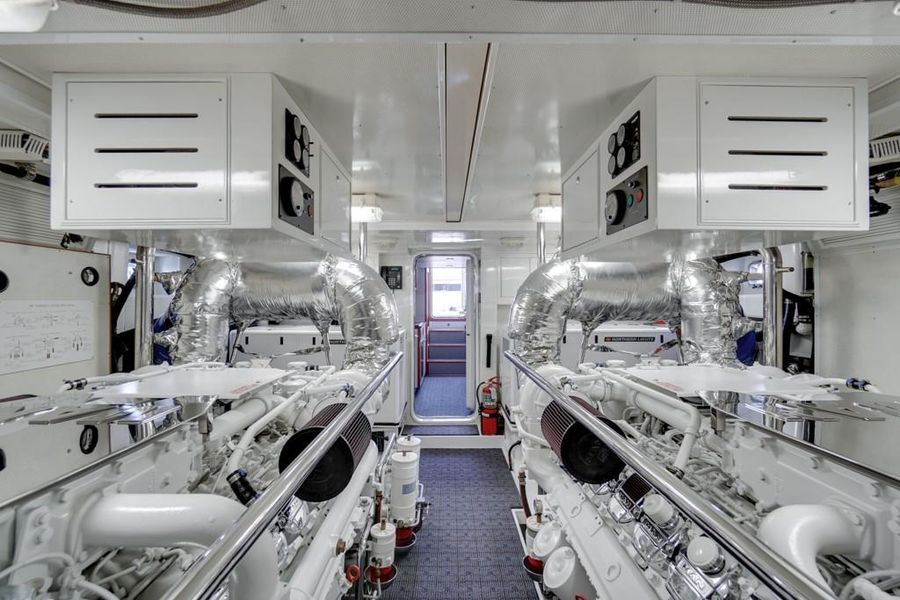 Offshore 76 Motoryacht Engine Room