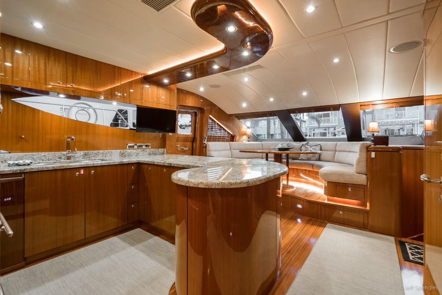 Horizon 82 Skylounge Yacht Master Stateroom