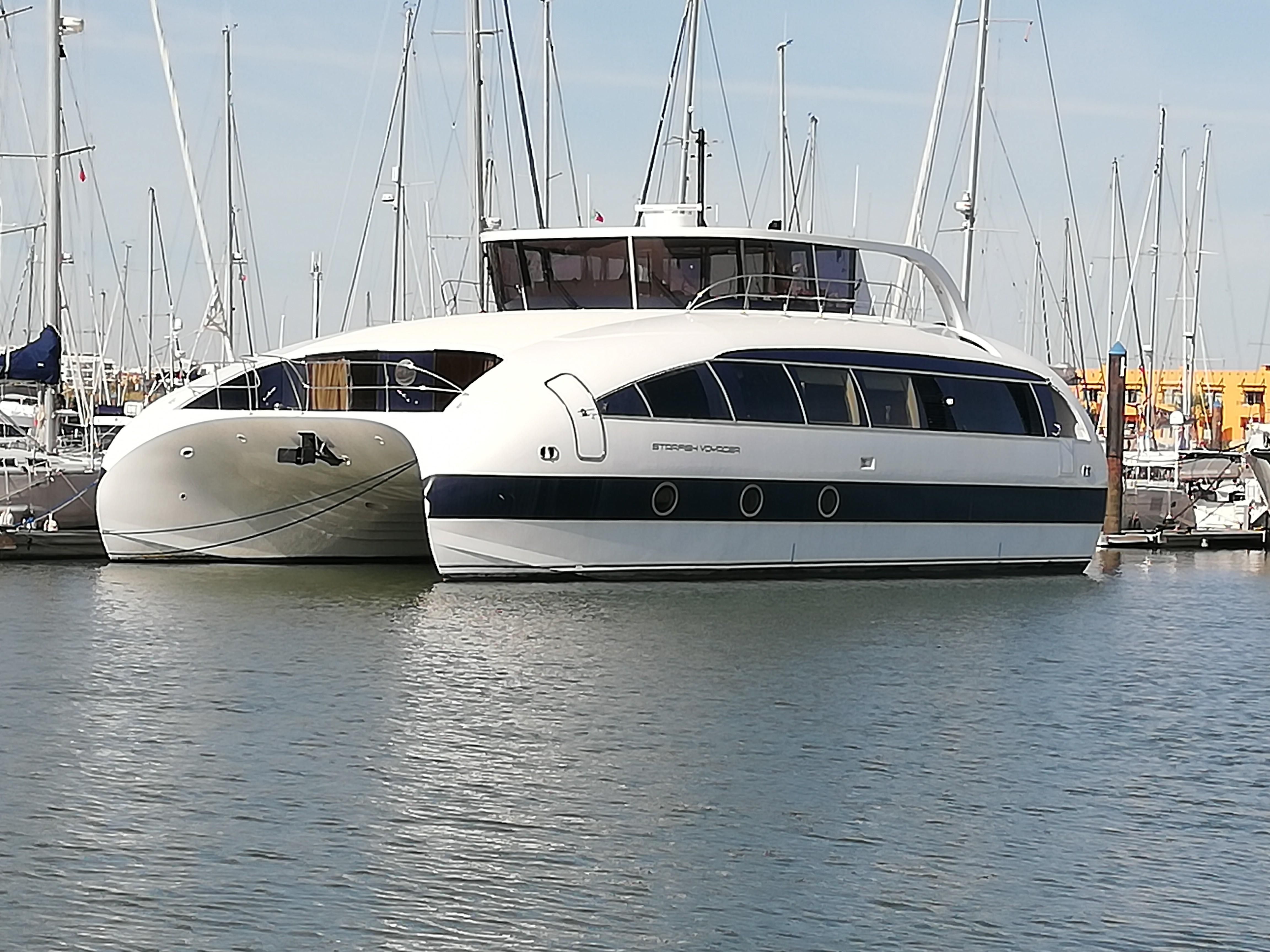 hydrofoil catamaran yacht