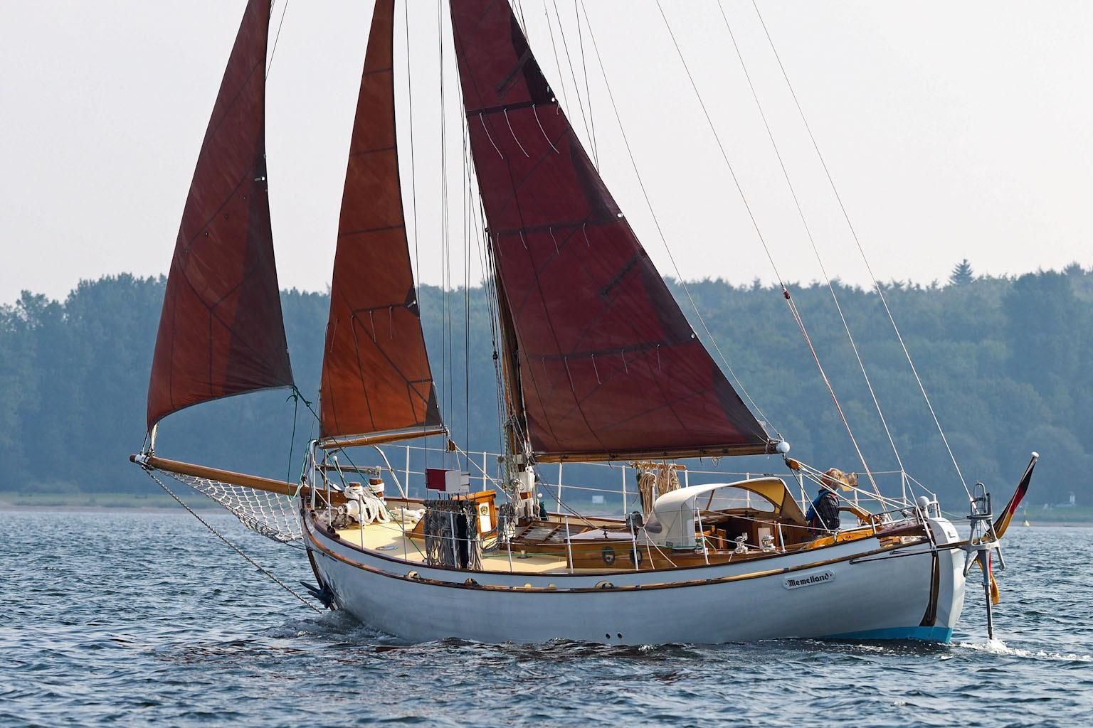 35 foot wooden sailboat