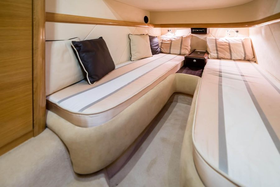 2008 Cranchi Atlantique 50 Yacht Guest Beds